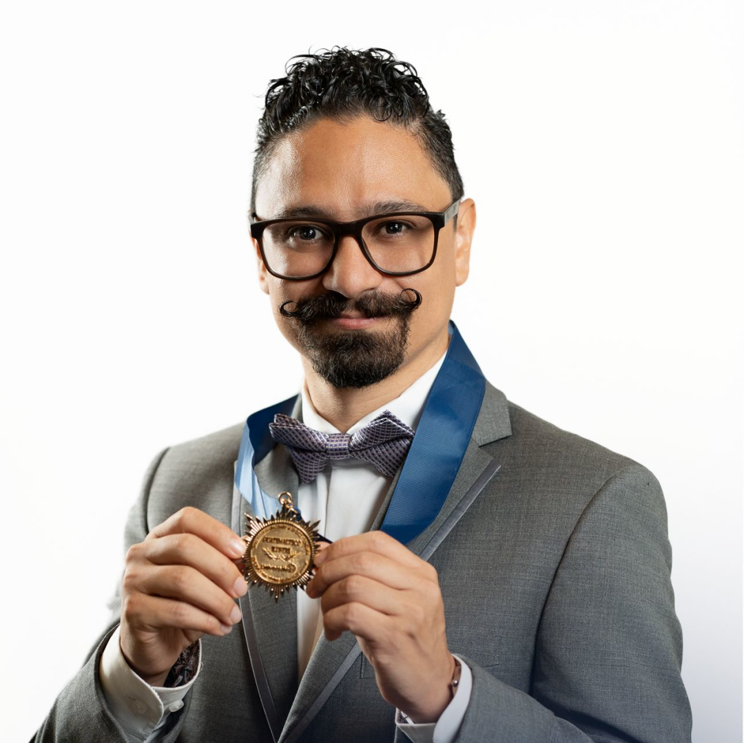 Leonel Aguilar holding his Guatemalteco Ilustre medal